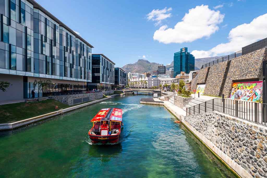 Water-Taxi-aha-Harbour-Bridge-Hotel-and-Suites
